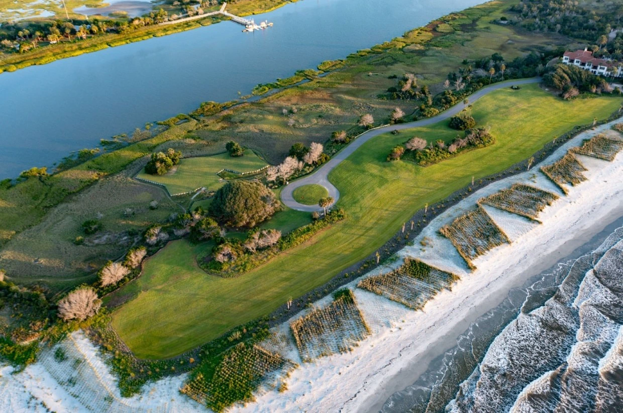 Bên trong khu nghỉ dưỡng đắt nhất nước Mỹ, có sân golf 18 lỗ và đường bờ biển dài 8 cây số